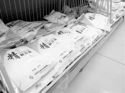 现在市场上卖的大多是深井盐和低钠盐。