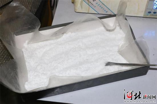 图为缴获的毒品。